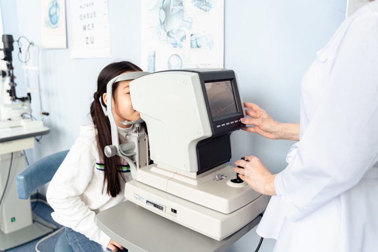 Consultatii optometrice prescriptie de ochelari