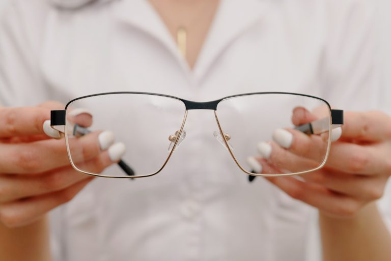 consultatii optometrice pentru prescriptie de ochelari